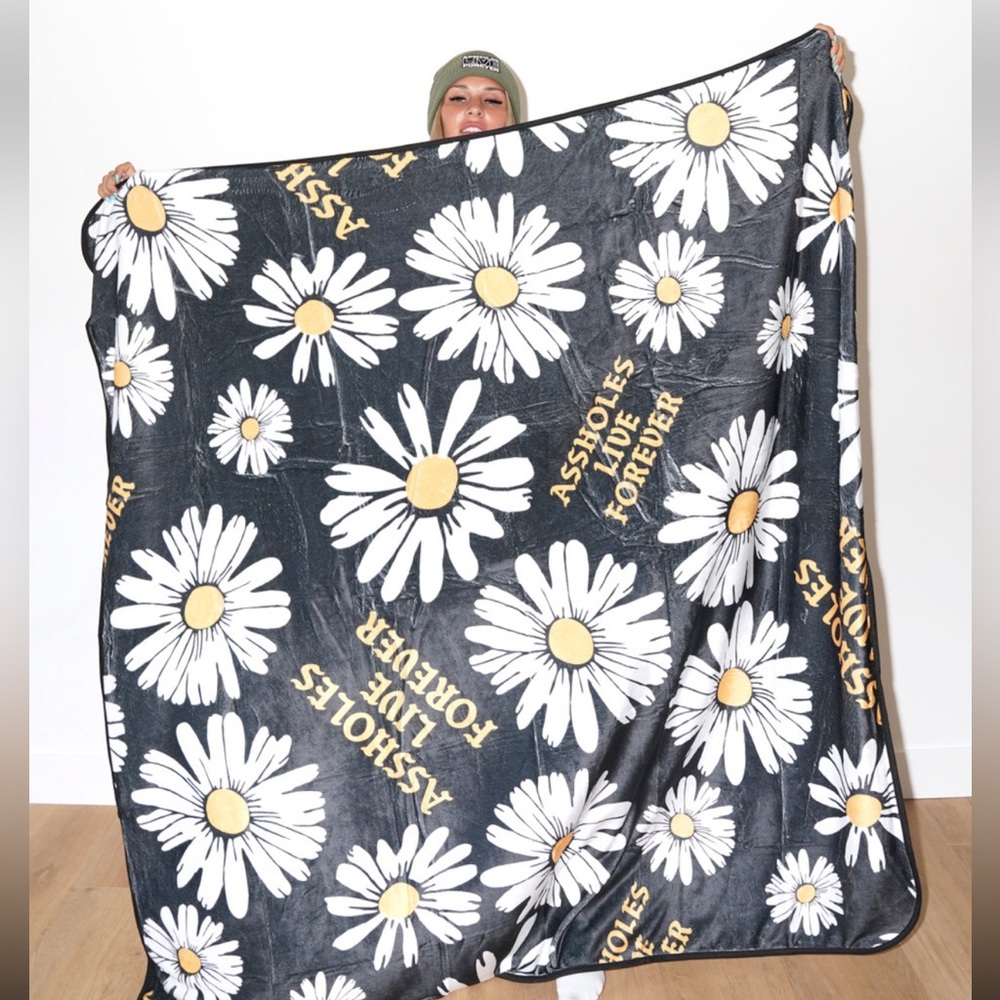 ALF daisy fleece blanket NWT